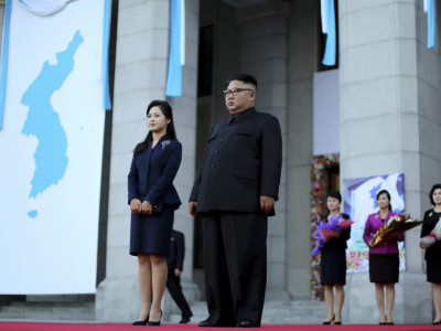 Ko je PRVA DAMA Severne Koreje? O njoj skoro NIKO ništa ne zna, čak ni koliko DECE ima sa DIKTATOROM, a od javnosti se KRILA više od godinu dana!