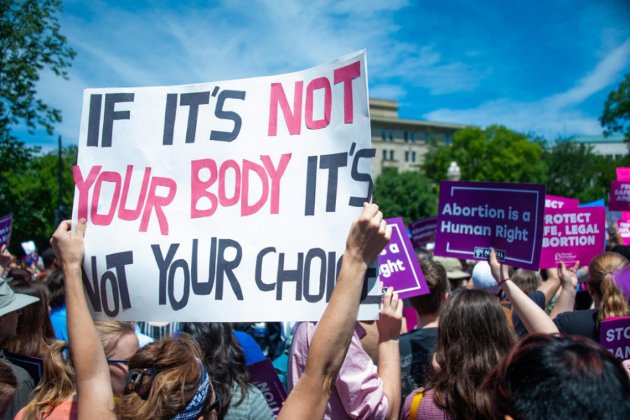ABORTUS je danas ukinut kao ustavno pravo u Americi: Ovo je NAJMRAČNIJI dan za žene!