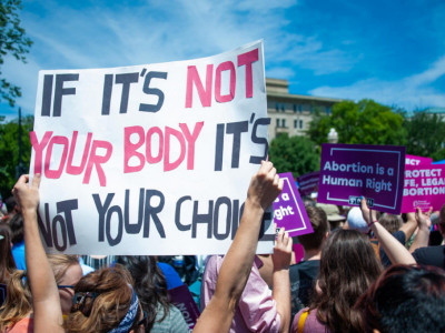 ABORTUS je danas ukinut kao ustavno pravo u Americi: Ovo je NAJMRAČNIJI dan za žene!