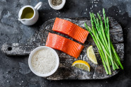 Recept za rižoto sa šparglom i dimljenim lososom: Idealno rešenje za zdrav obrok