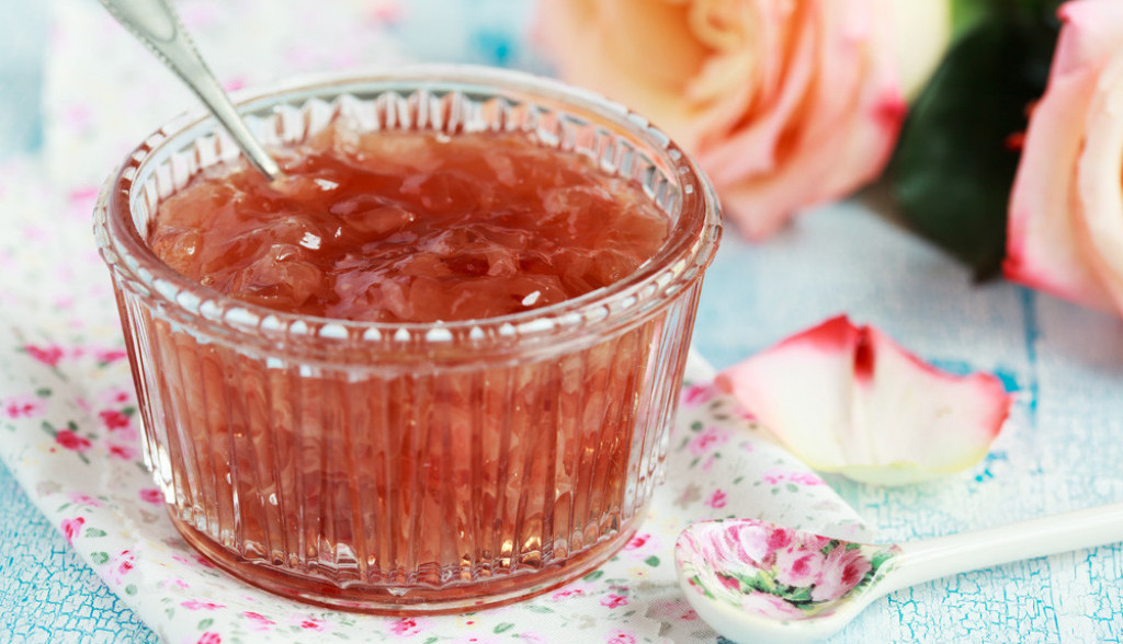 Najbolji recept za džem od LATICA DIVLJE RUŽE: Ukus i miris su toliko lepi da nećete odoleti