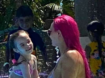 Najpoznatija SRPKINJA u Holivudu napravila HAOS na bazenu: Brčkala se sa ćerkom, a zbog njenog MIKRO kupaćeg i ogrome zadnjice gori INTERNET!