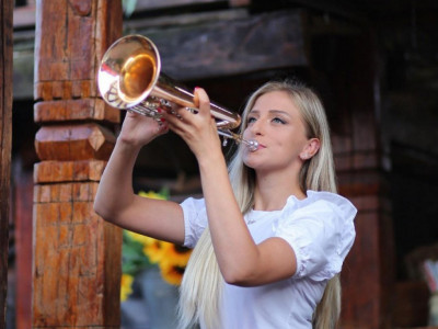 Danijela je PRVA TRUBA Srbije: Jedina je žena na čelu ORKESTRA, čuveni trubač Boban Marković joj je dao titulu "PRINCEZE TRUBE"