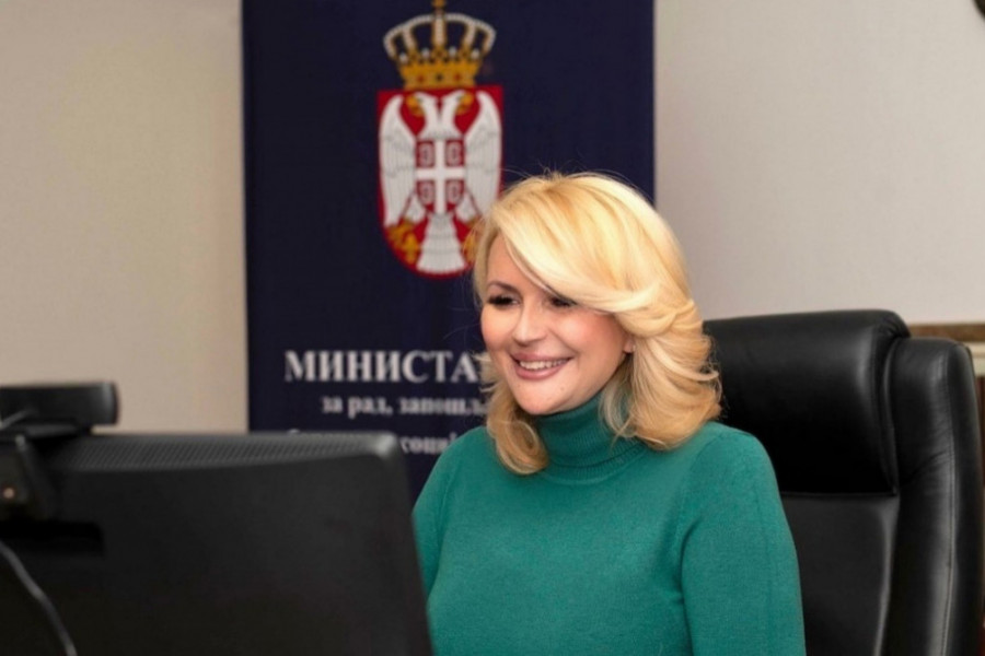 Haljina koju je odabrala Darija Kisić pristaje SVAKOJ FIGURI: Izdanje ministarke IDEALNO je za letnje dane, izgleda besprekorno