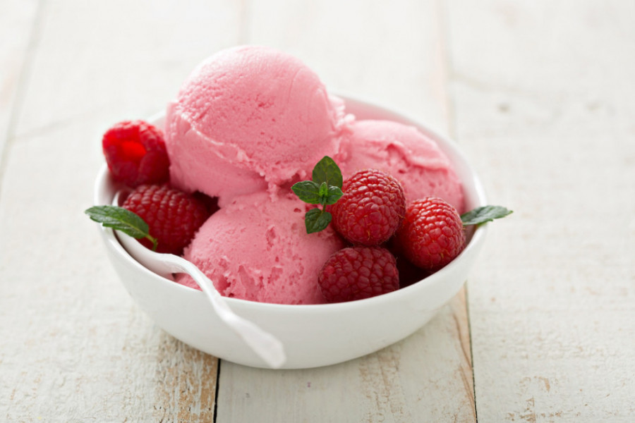 Naučite da pravite DIJETALNI sladoled: Ovaj slatkiš od MALINE možete da jedete u NEOGRANIČENIM količinama