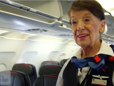 Ona je NAJSTARIJA stjuardesa na svetu: Ima 86 godina i ne planira skoro u PENZIJU