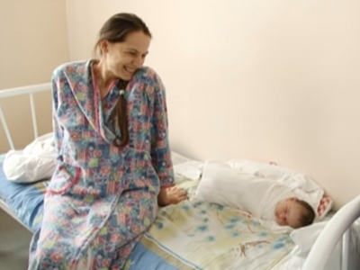 Rodila je BEBU kakva se rađa JEDNOM u 625 miliona slučajeva: Nikada nije išla kod lekara a onda je usledio pravi ŠOK i borba (VIDEO)