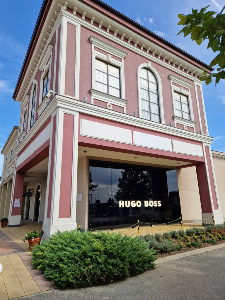 Otvoren je prvi oficijelni HUGO BOSS outlet u Srbiji u BIG FASHION OUTLETU INĐIJA
