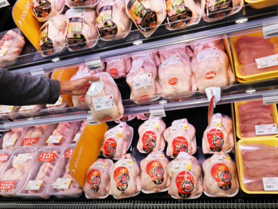 Kako da proverite SVEŽINU upakovanog mesa u prodavnici? Isprobajte TEST sa prstom i otkrijte da li je možda STARO