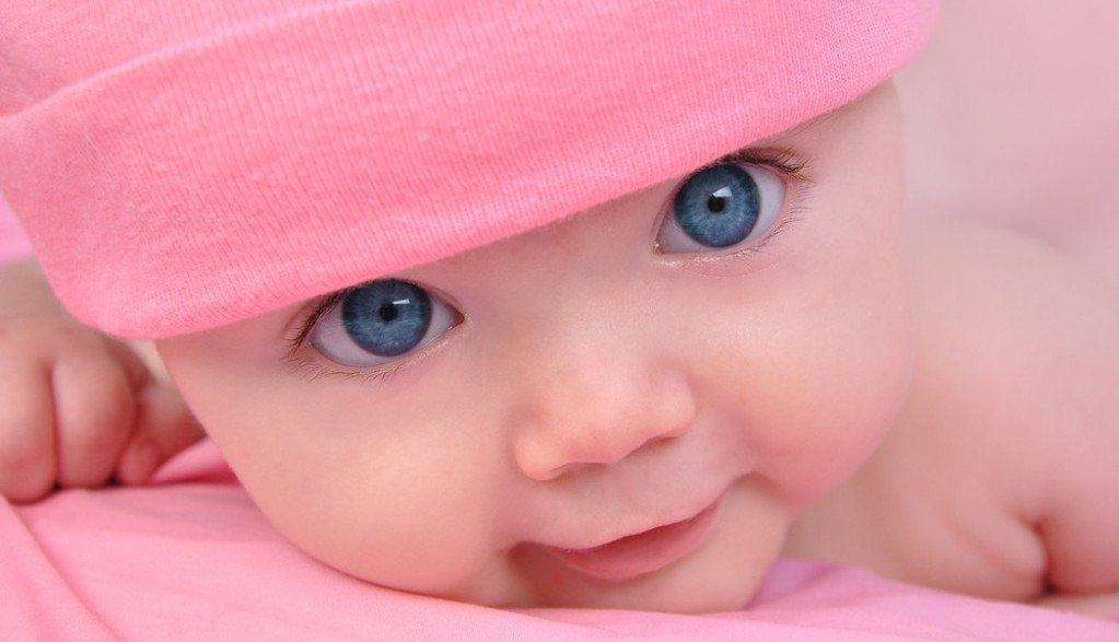 U početku su bile PLAVE, ali više NISU: Evo zašto se kod beba menja boja očiju i kako se geni IGRAJU