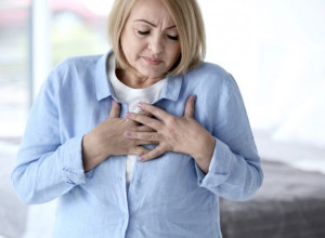 Prvi simptom srčanog UDARA javlja se trideset dana RANIJE: Više od 70 odsto žena prijavilo je da je osetilo OVO, telo im je slalo jasne signale