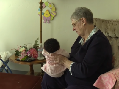 Ova baka je udomila 80 novorođenčadi tokom svog života: "Bog mi je dao DAR za ovo, slomi mi se SRCE kada odu od mene"