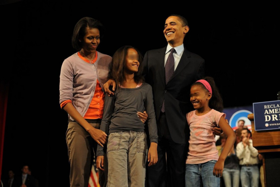 Mlađa ćerka Baraka Obame sada ima 21 godinu: Saša je TINEJDŽERKA, mnogo liči na MAJKU i njen stajling je izuzetno MODERAN