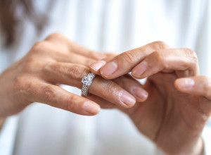Odbila je da vrati prsten pokojnog muža: "Napadali su me i kritikovali, govorili da ga nikada nisam volela"