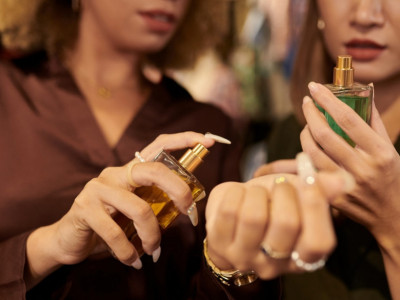 Savršen TRIK da vam parfem traje CEO DAN: Ne zavisi od njegovog KVALITETA, nego kakvu podlogu ste naneli pre parfemisanja