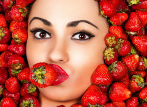 Osvežite svoju kožu prirodnim jagodama: Guglali ste "Kako od jagoda napraviti piling za lice" i evo rešenja